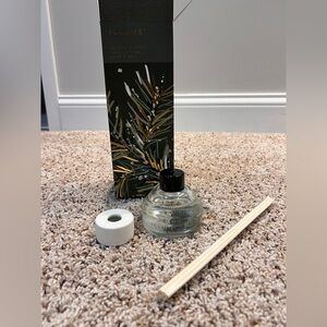 Illume Green and White Reed Diffuser Set